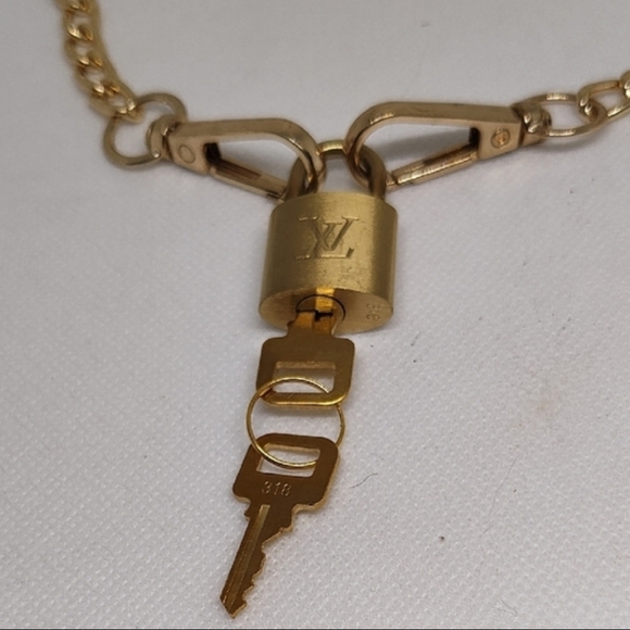 The Unbranded Brand Accessories - Classic Gold Chain Lock With 2 Keys Functional Holder